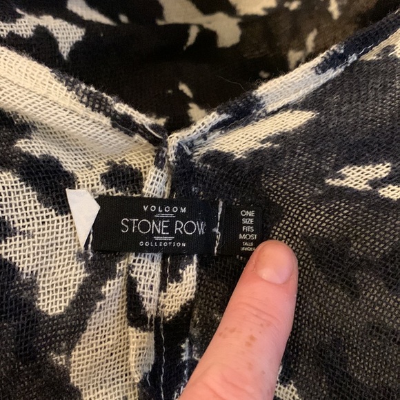 Volcom gauze kimono. OSFA - Picture 2 of 3